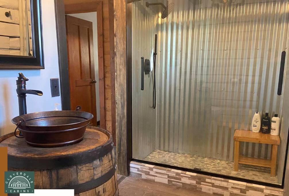 Cozy Cabin With Hottub At Cloverdale Cabins Hinckley Exterior photo