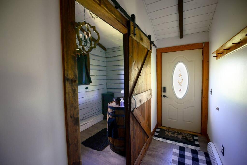 Cozy Cabin With Hottub At Cloverdale Cabins Hinckley Exterior photo