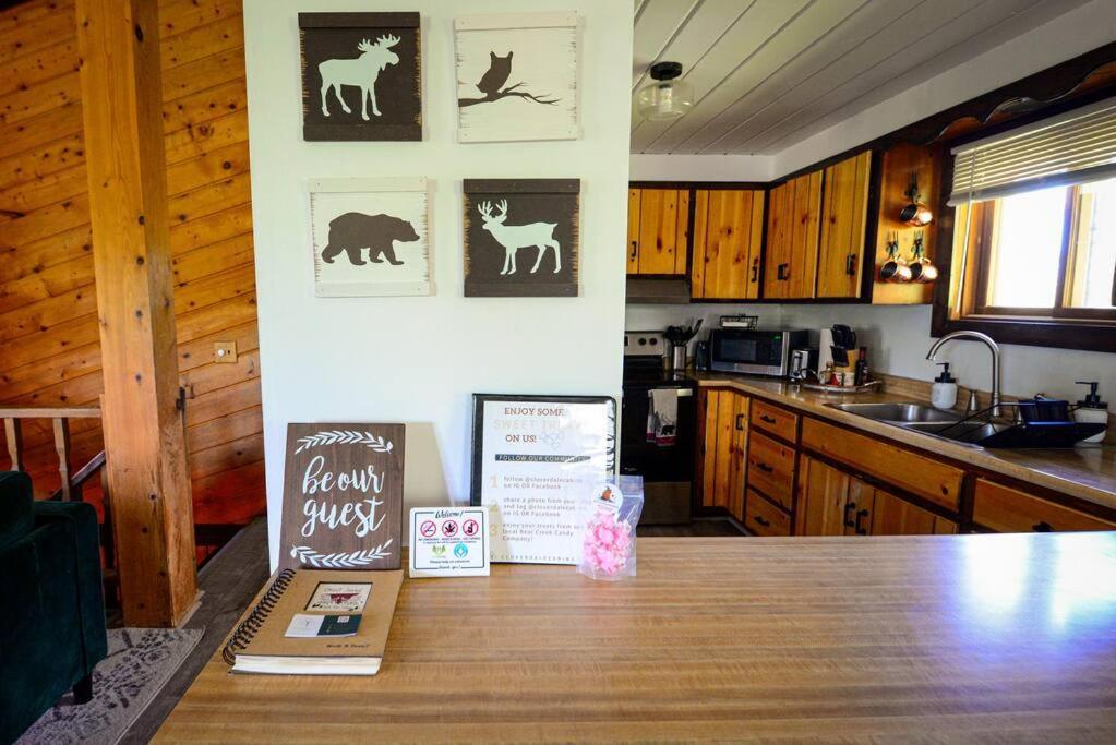 Cozy Cabin With Hottub At Cloverdale Cabins Hinckley Exterior photo